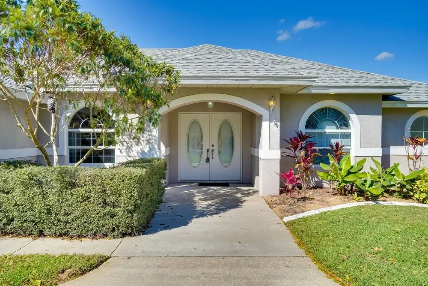 Walk to Lake: Home w/ Screened Porch in Sebring!