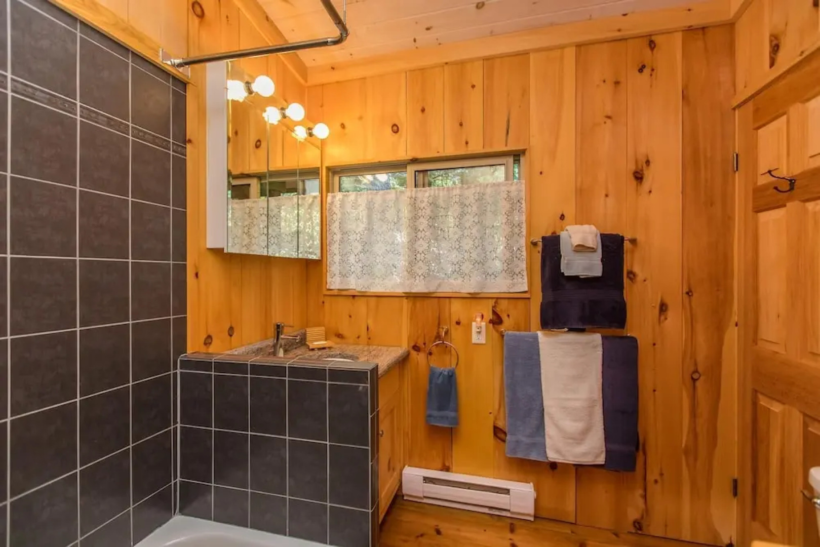 Sunset Dreams A Lovely 4 bed 3 bath family cottage on Lake Rosseau