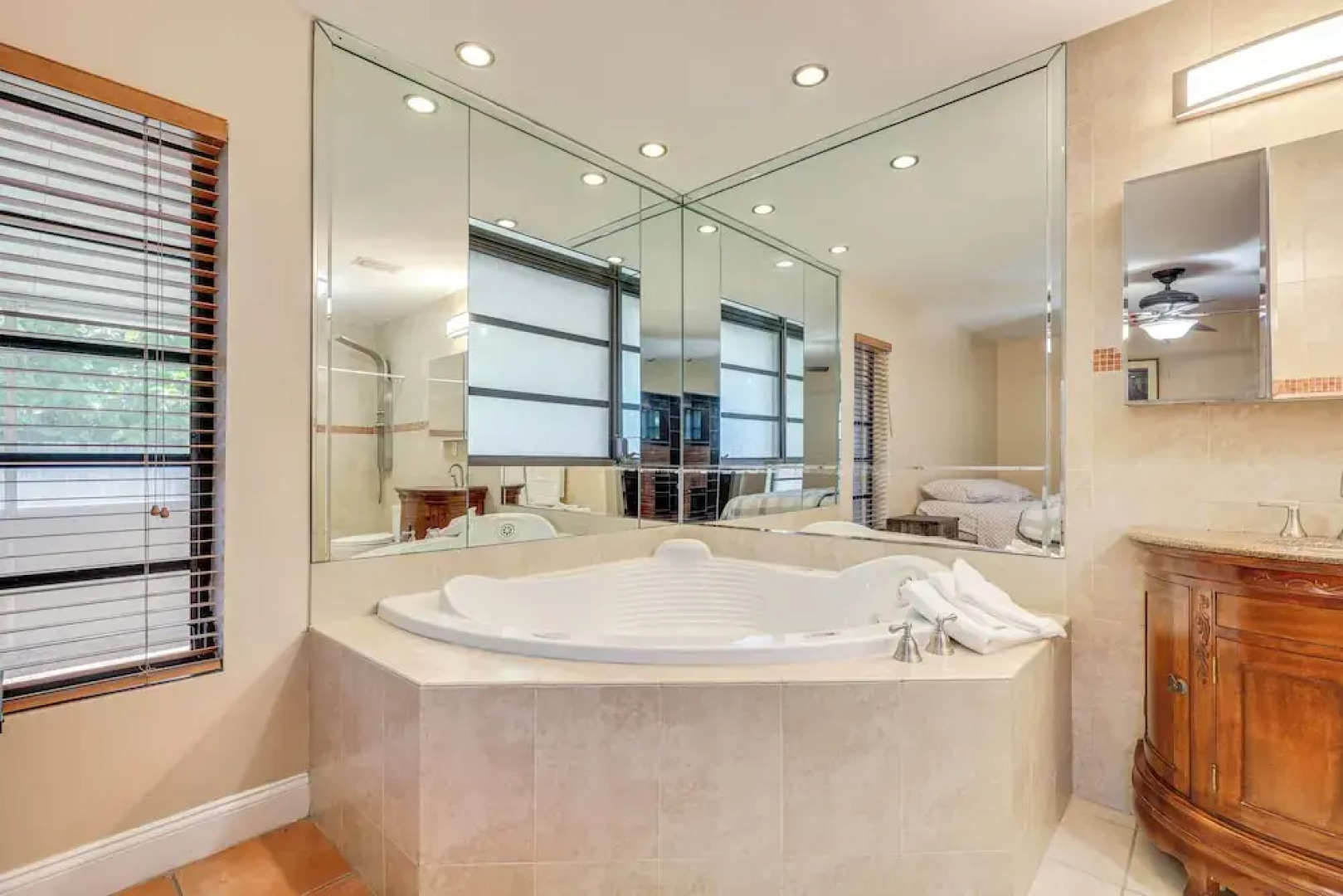 Pet-friendly Home w/ Yard ~ 3 Mi to Zoo Miami!