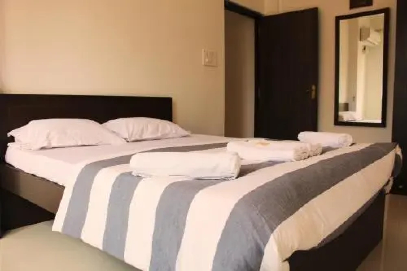 Comfy gateway in Vagator with pool F-106