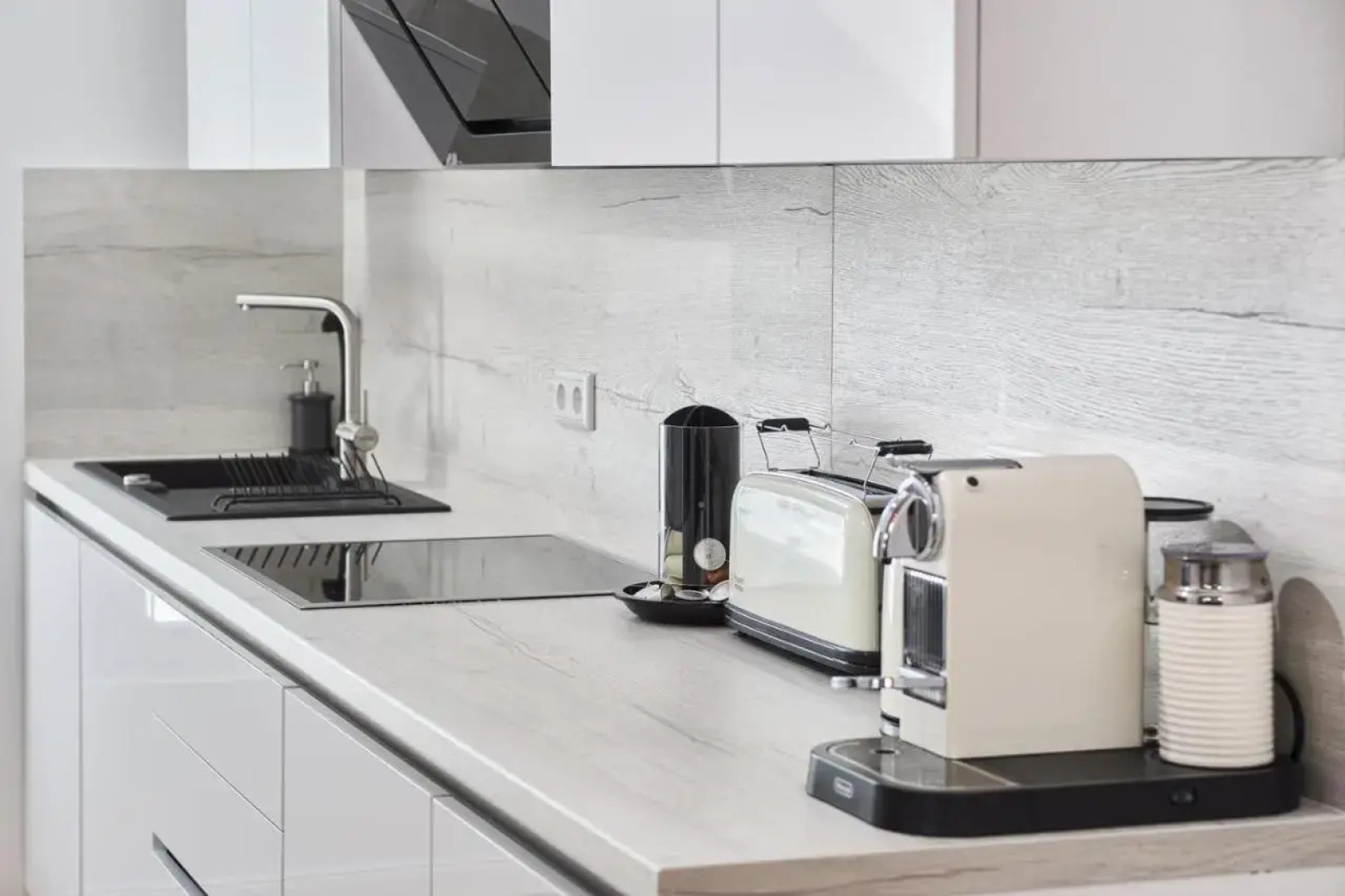 *80 M2 Stylish Apt* Netflix * Kitchen* Nespresso*