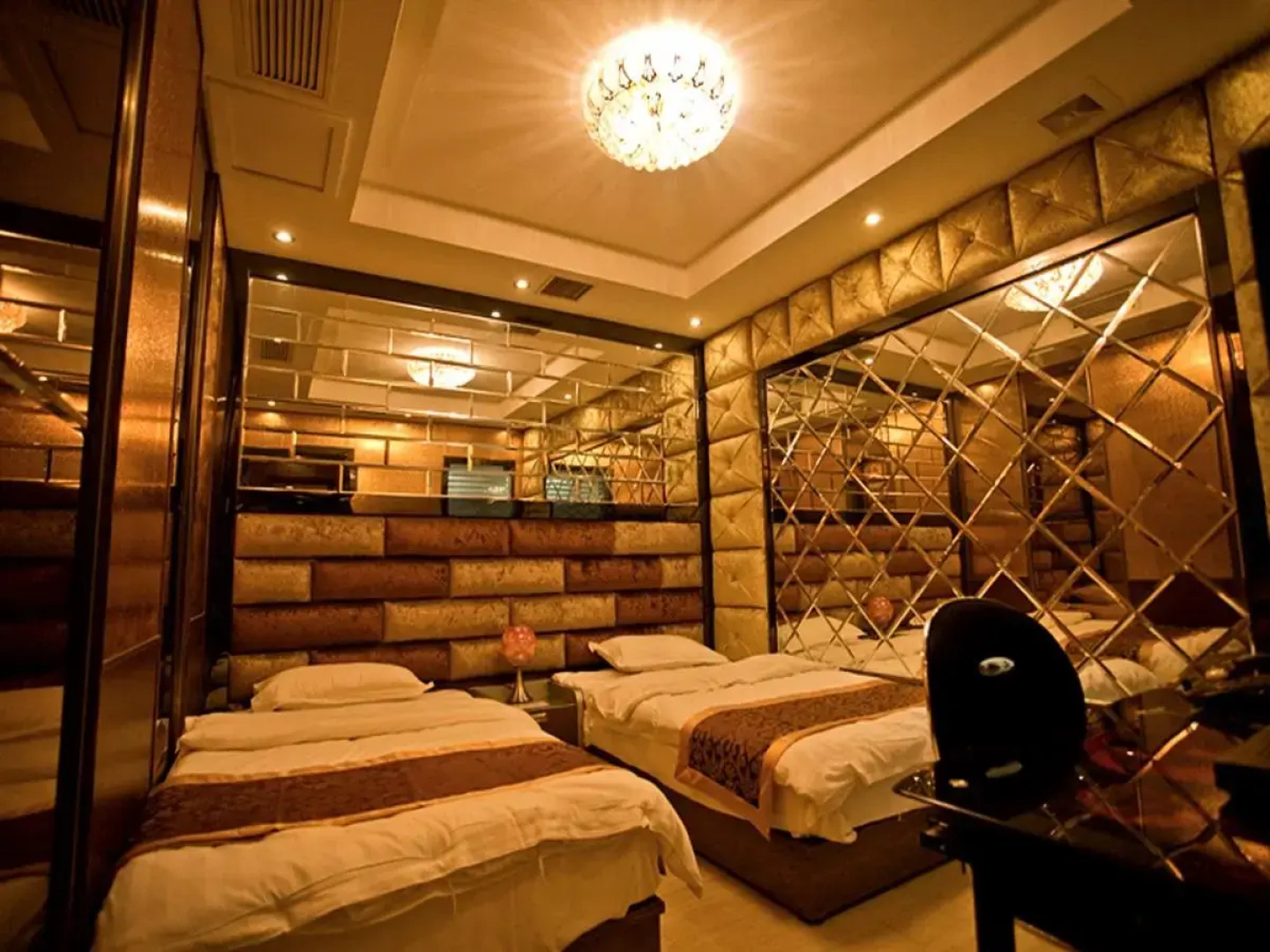 Qingdao Laiyinbao Business Hotel