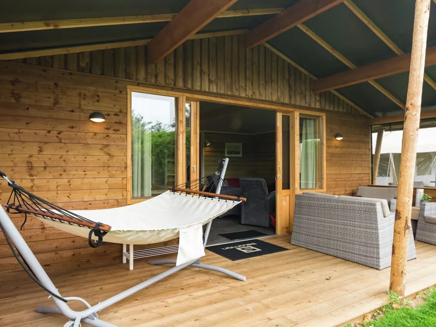 Modern Cabin Near Sea in Oosterend Terschelling