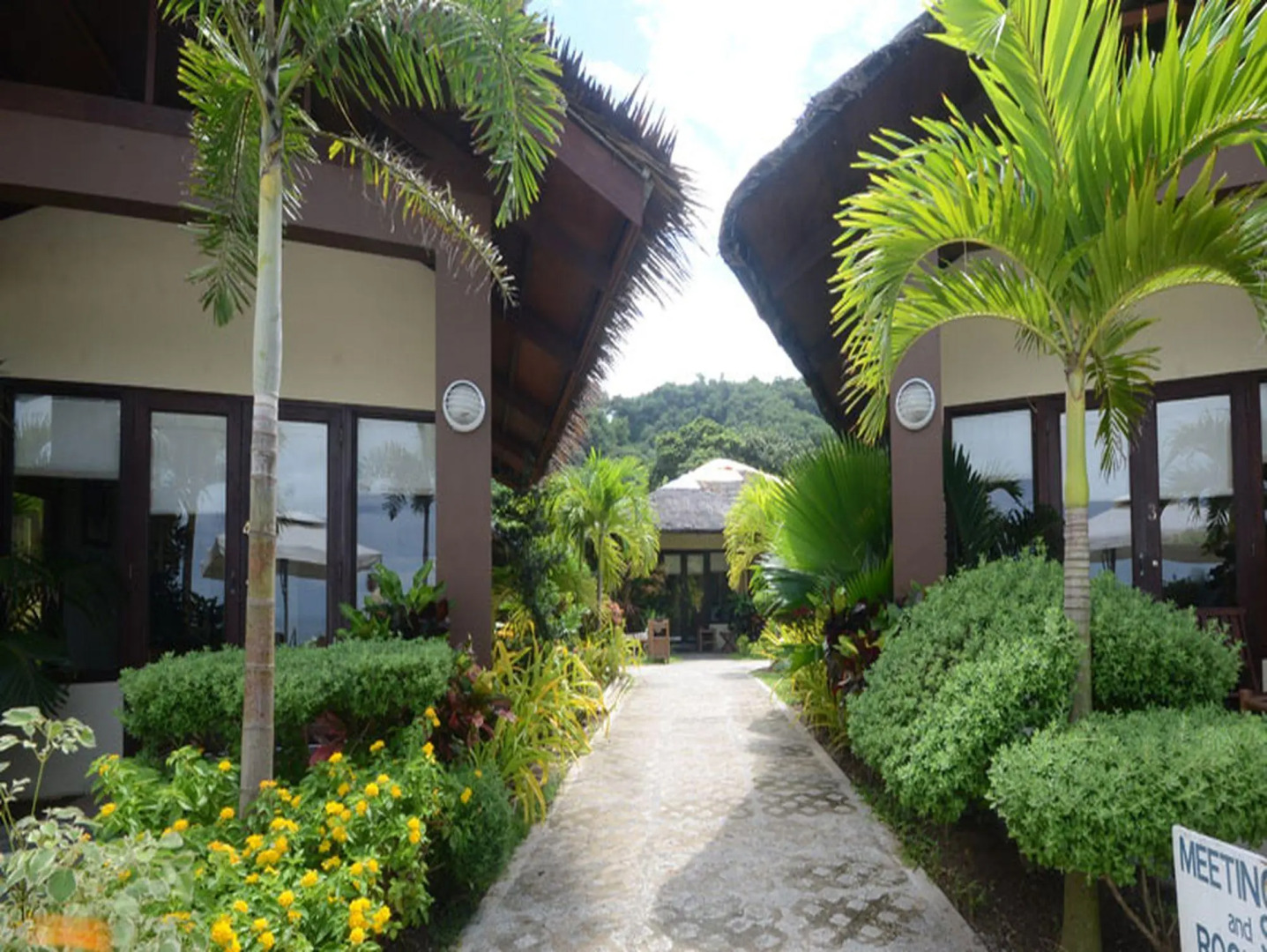 Kahuna Beach Resort and Spa
