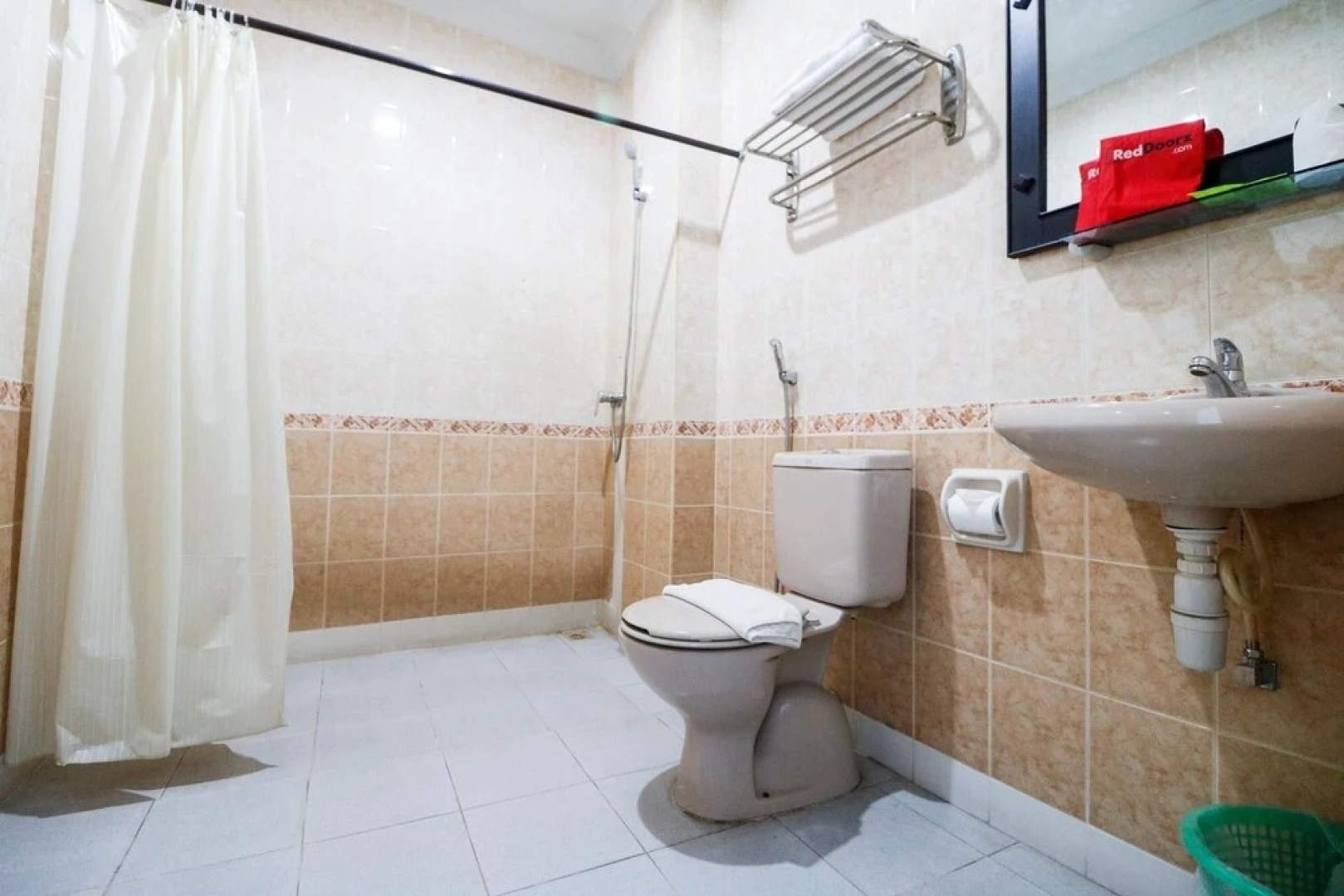RedDoorz Plus @ Jalan Dr Sutomo Pekanbaru
