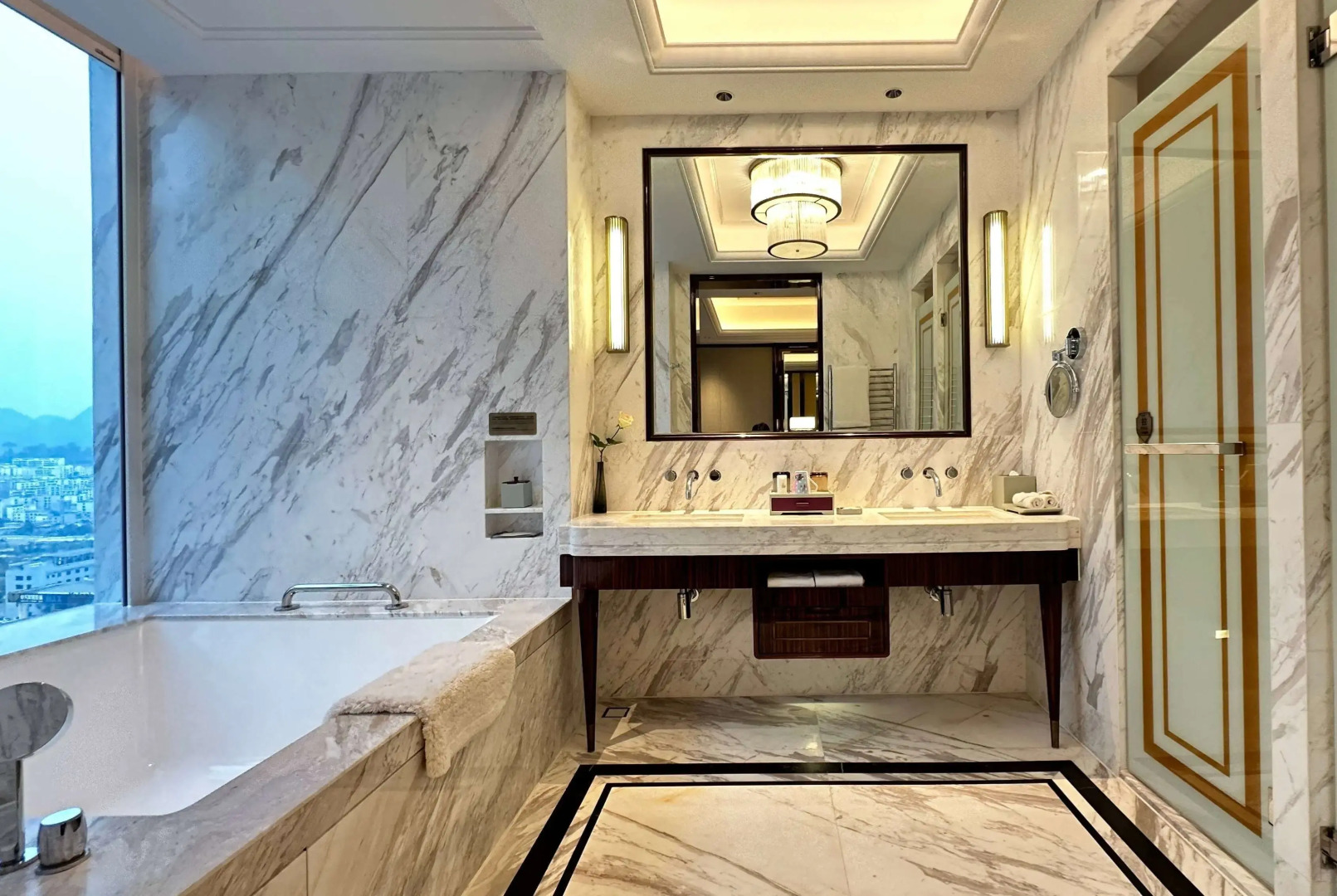 Wyndham Grand Tongren Downtown Hotel