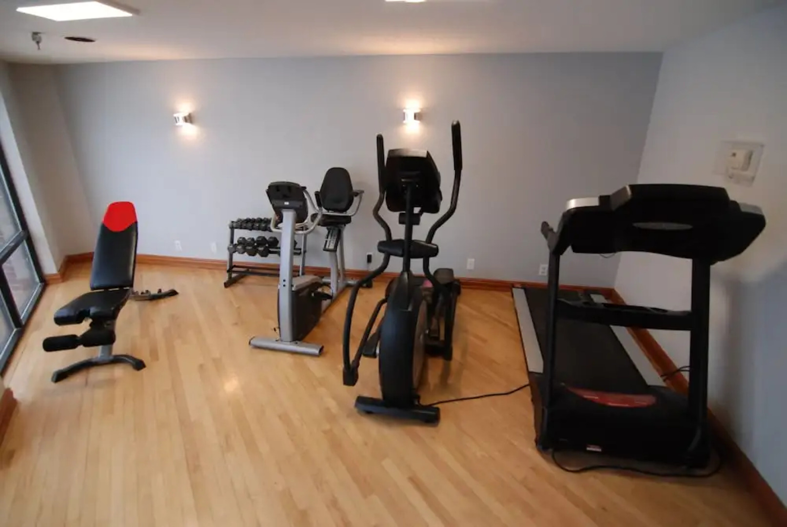 Express Suites Riverport Inn & Suites