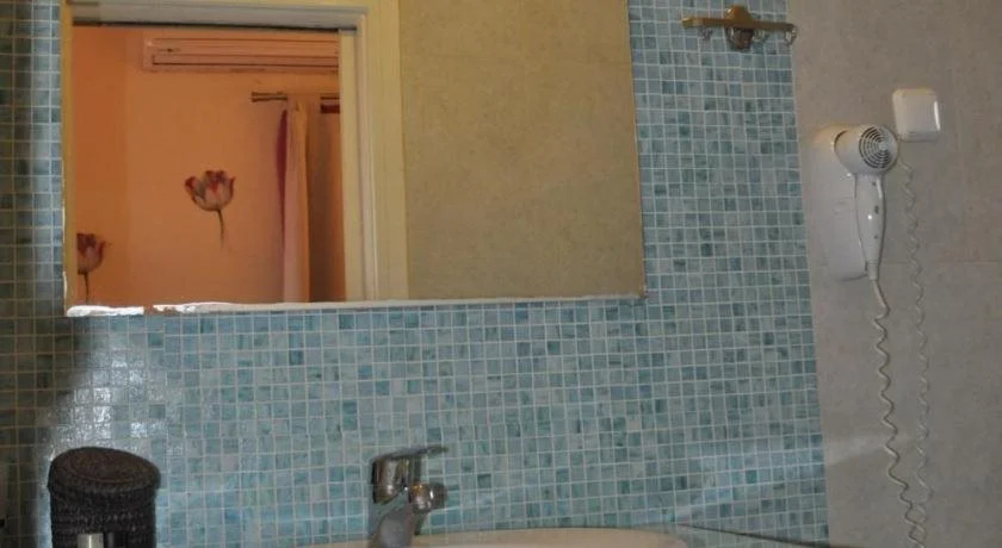 Okeania Seafront Rooms in Kamena Vourla