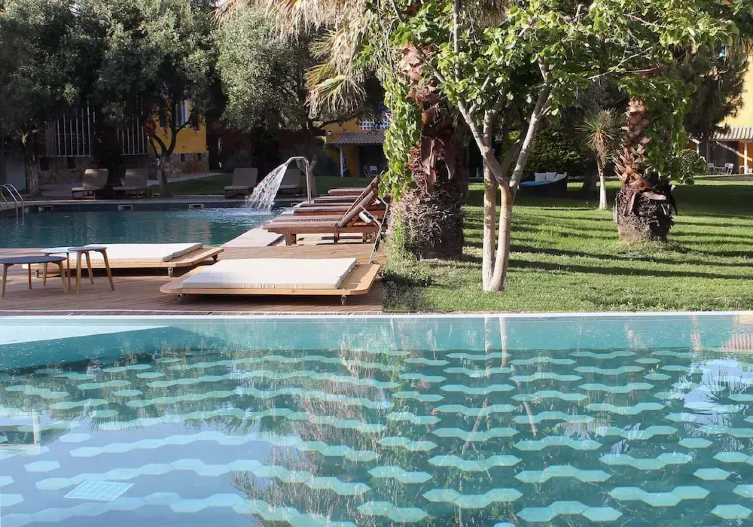 Despotiko Apartment Hotel & Suites