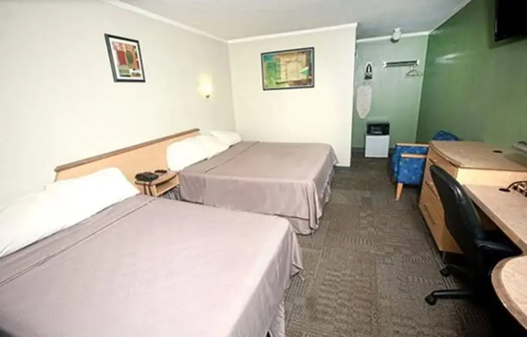 Meadowbrook Motor Lodge