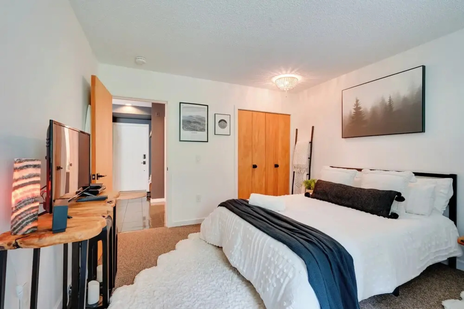 Ski-in/ski-out Magic Mountain Condo w/ Deck!