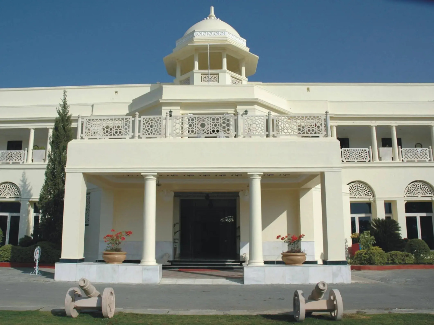 The Lalit Laxmi Vilas Palace