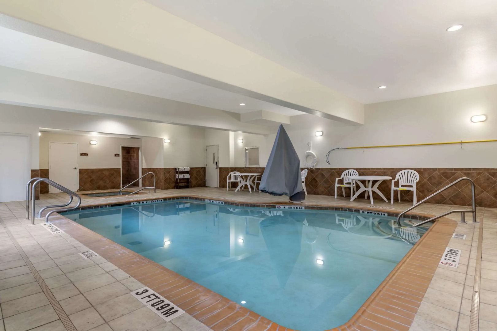 Comfort Suites Medical Center near Six Flags