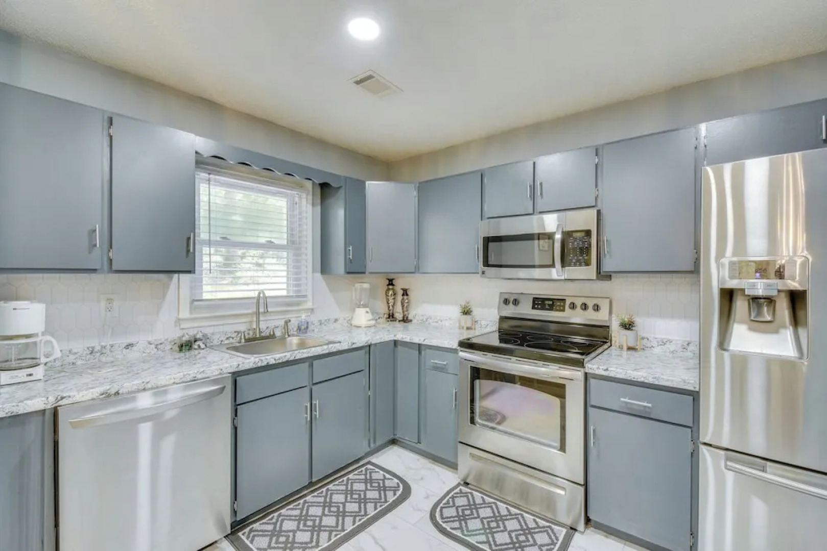 Athens Home w/ Deck - Near Sanford Stadium!