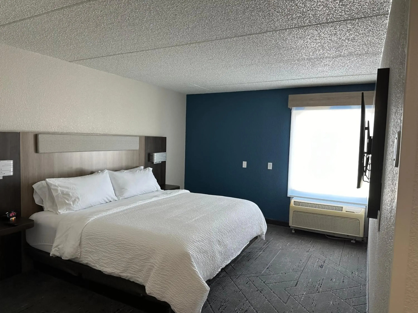 Holiday Inn Express & Suites Eden Prairie – Minneapolis by IHG
