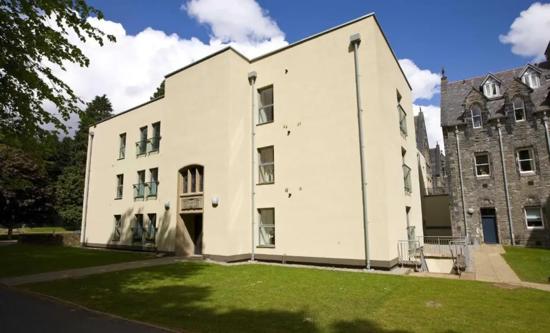 Torr Apartments - Highland Club