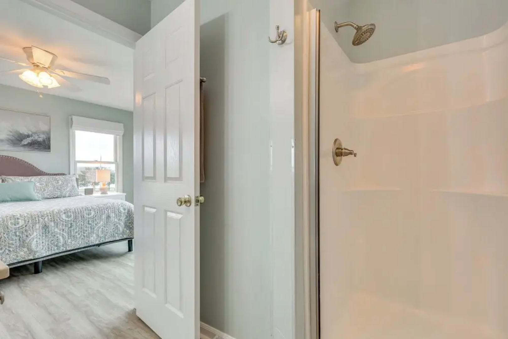 Walk to Shore: Multi-deck Townhome in Kure Beach!