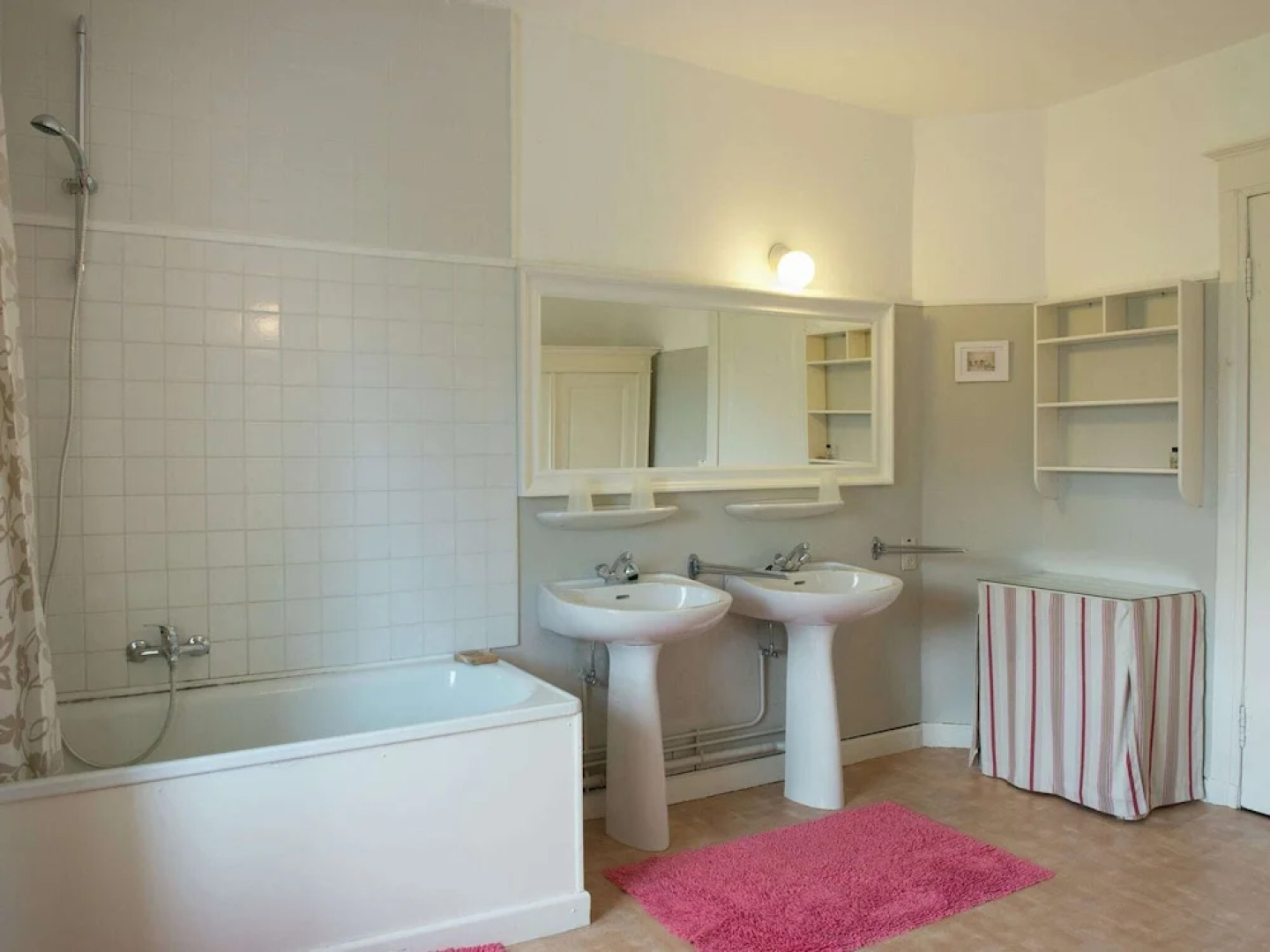 Vintage Castle in Jevoumont with Pool