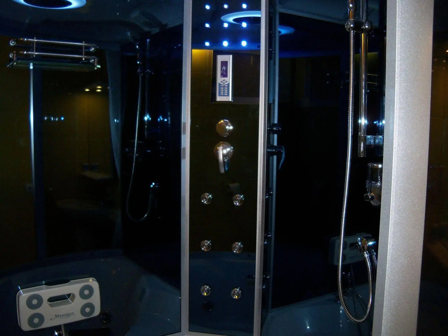 Апартаменты UKR Apartments