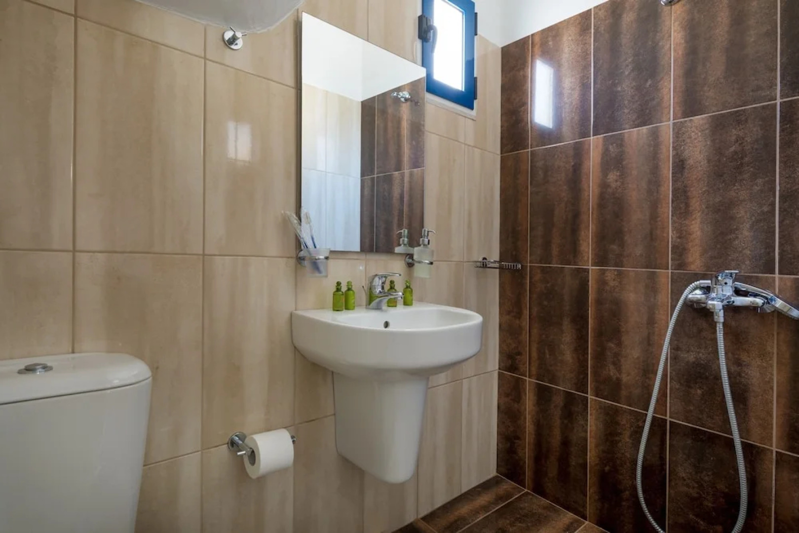 John Akroyiali rooms