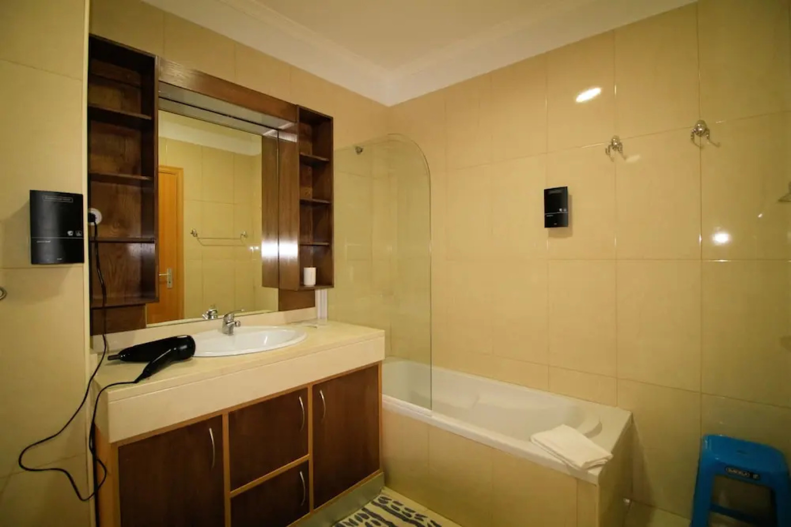 Luis Place Machico by Analodges