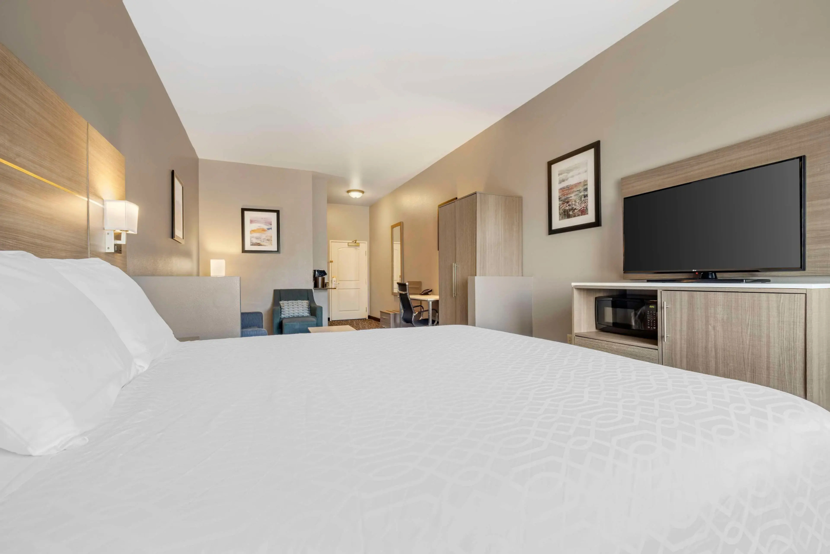 Best Western Plus Lake Elsinore Inn & Suites