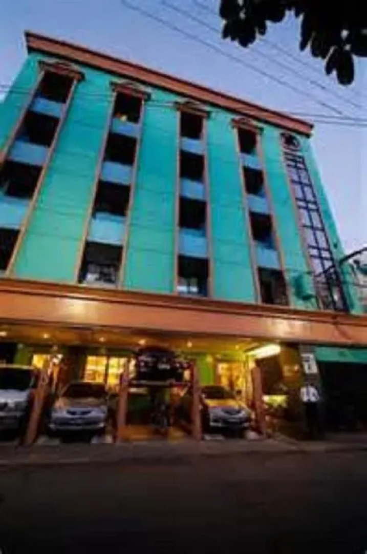 Kabayan Hotel Monumento