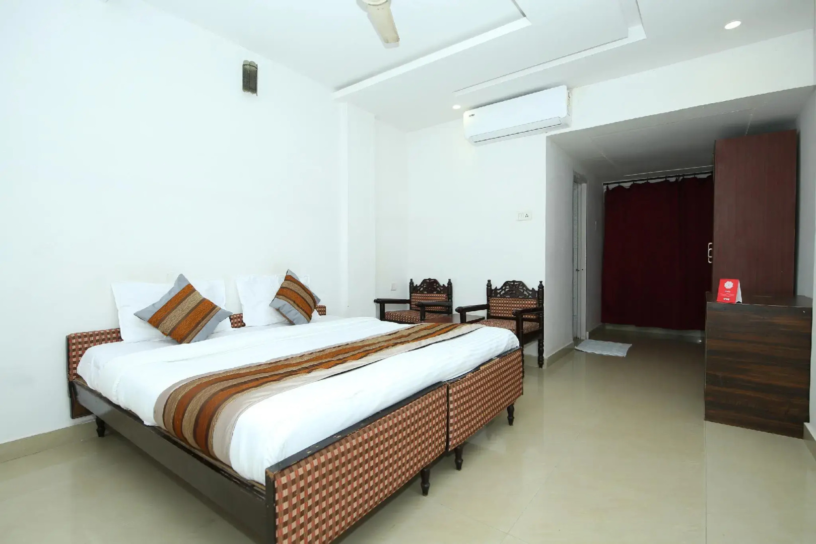 OYO 9857 Hotel Suryaa