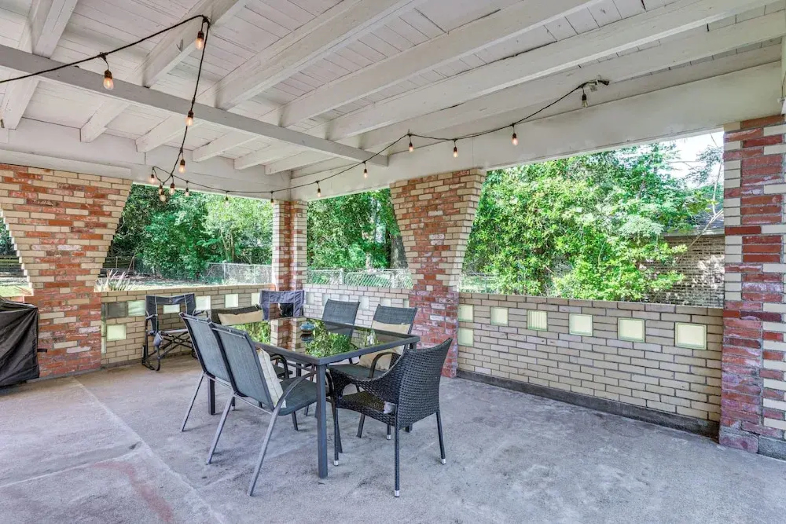 1 Mi to Dtwn: Family-friendly Brenham Bungalow!