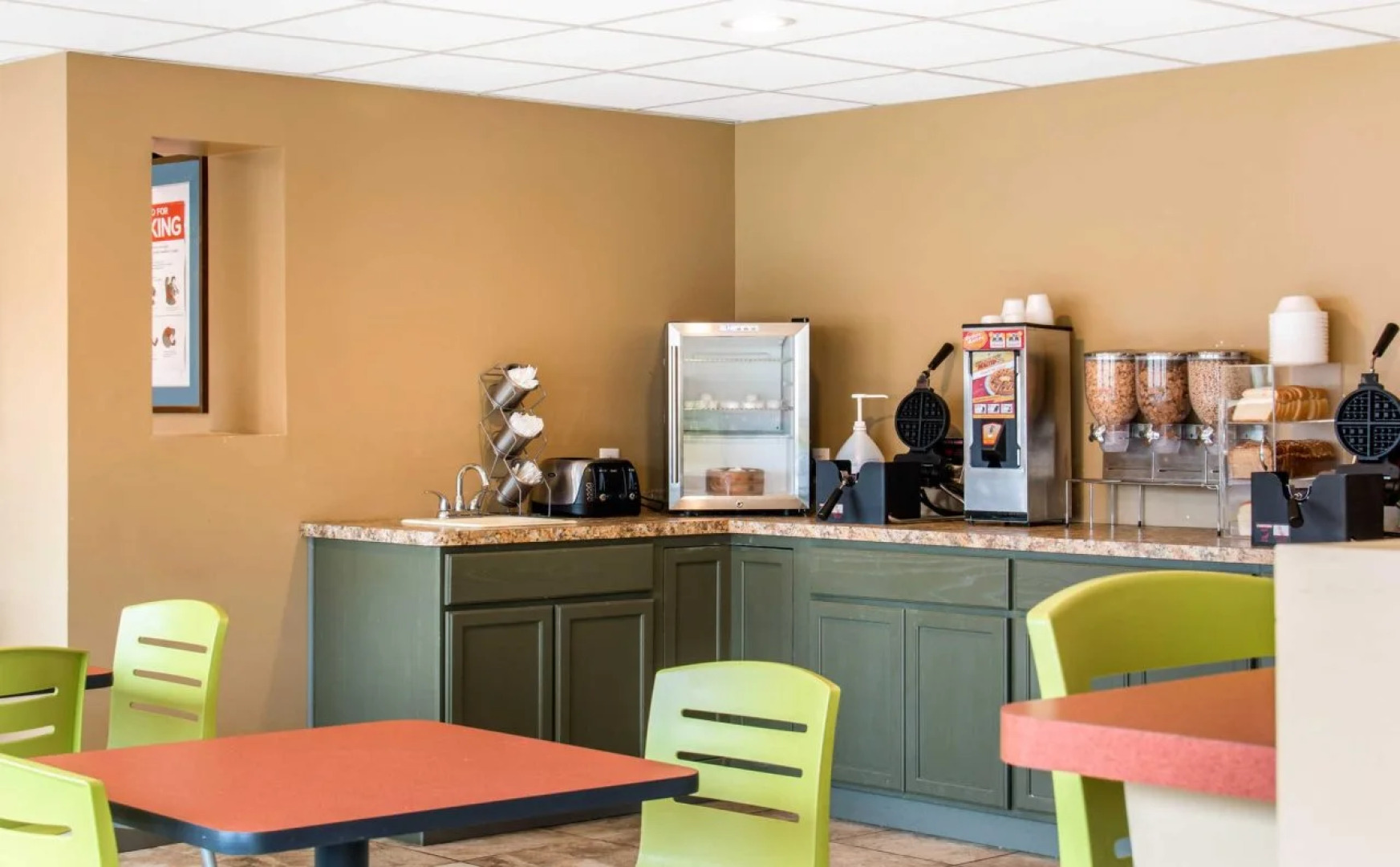 Econo Lodge Inn & Suites Binghamton