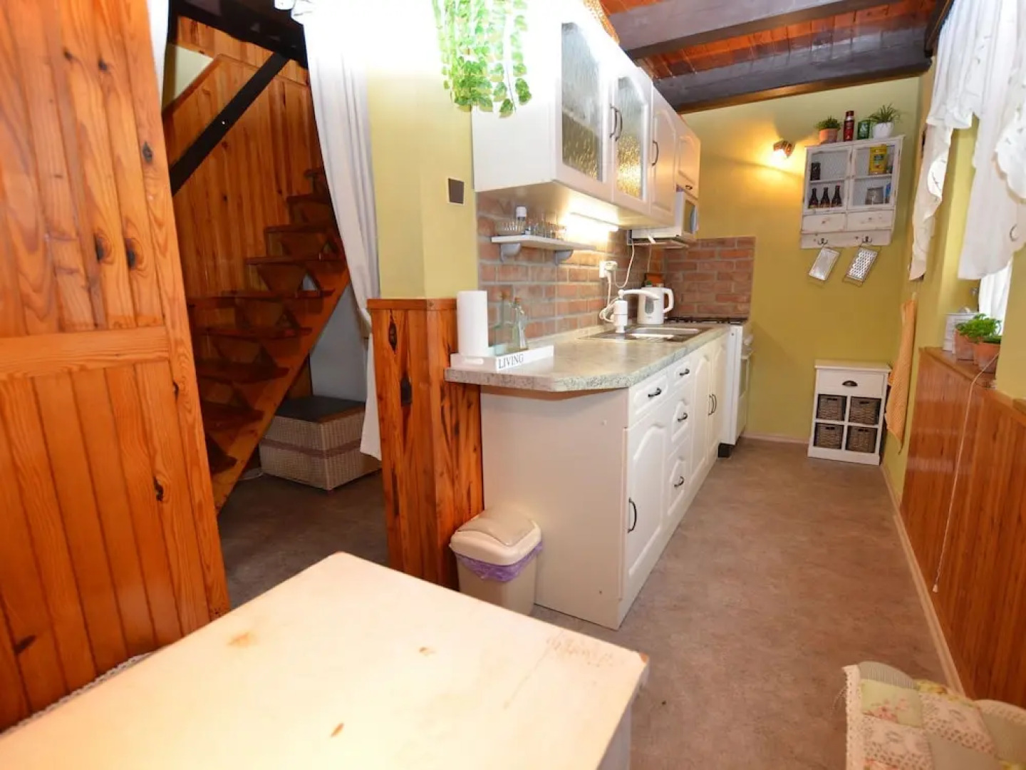 Cozy Chalet in Pilsen With Swimming Pool, Garden, Balcony