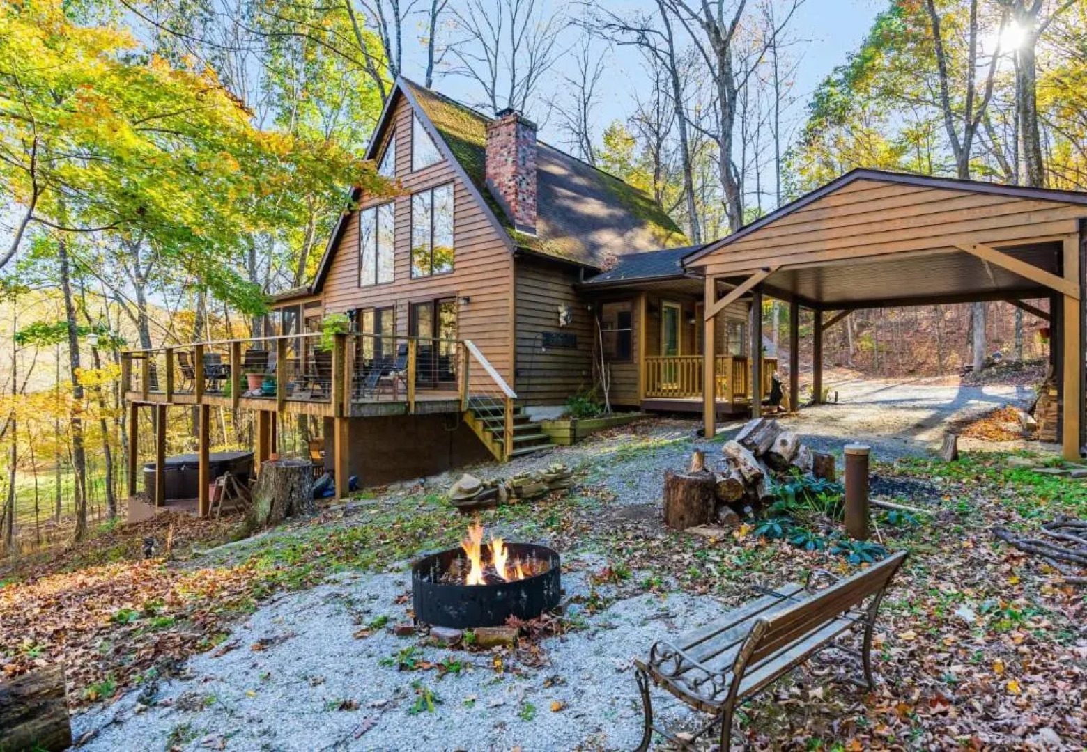 Private Creek, Hot Tub, Huge Deck at Chalet Cabin