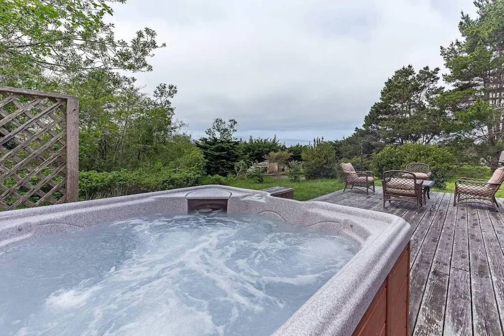 Seaclusion Close to Trails Hot Tub