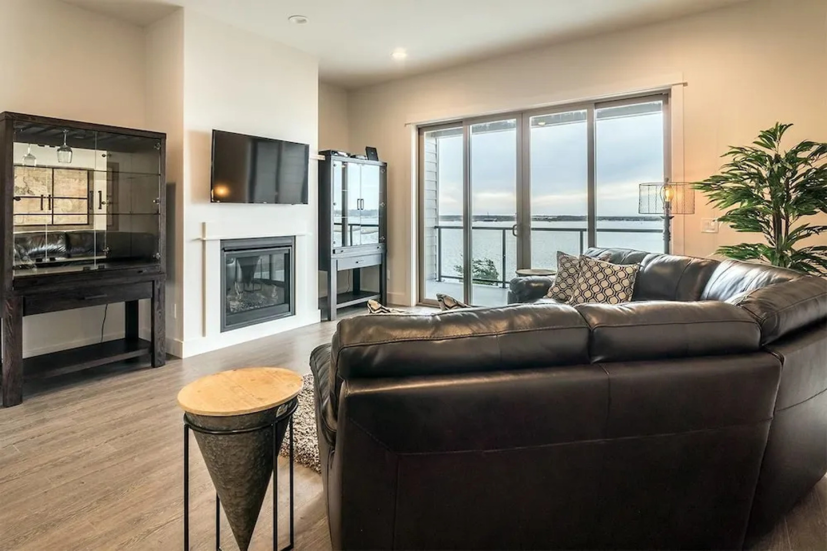 Seagate: Starboard~coos Bay~premiere Property