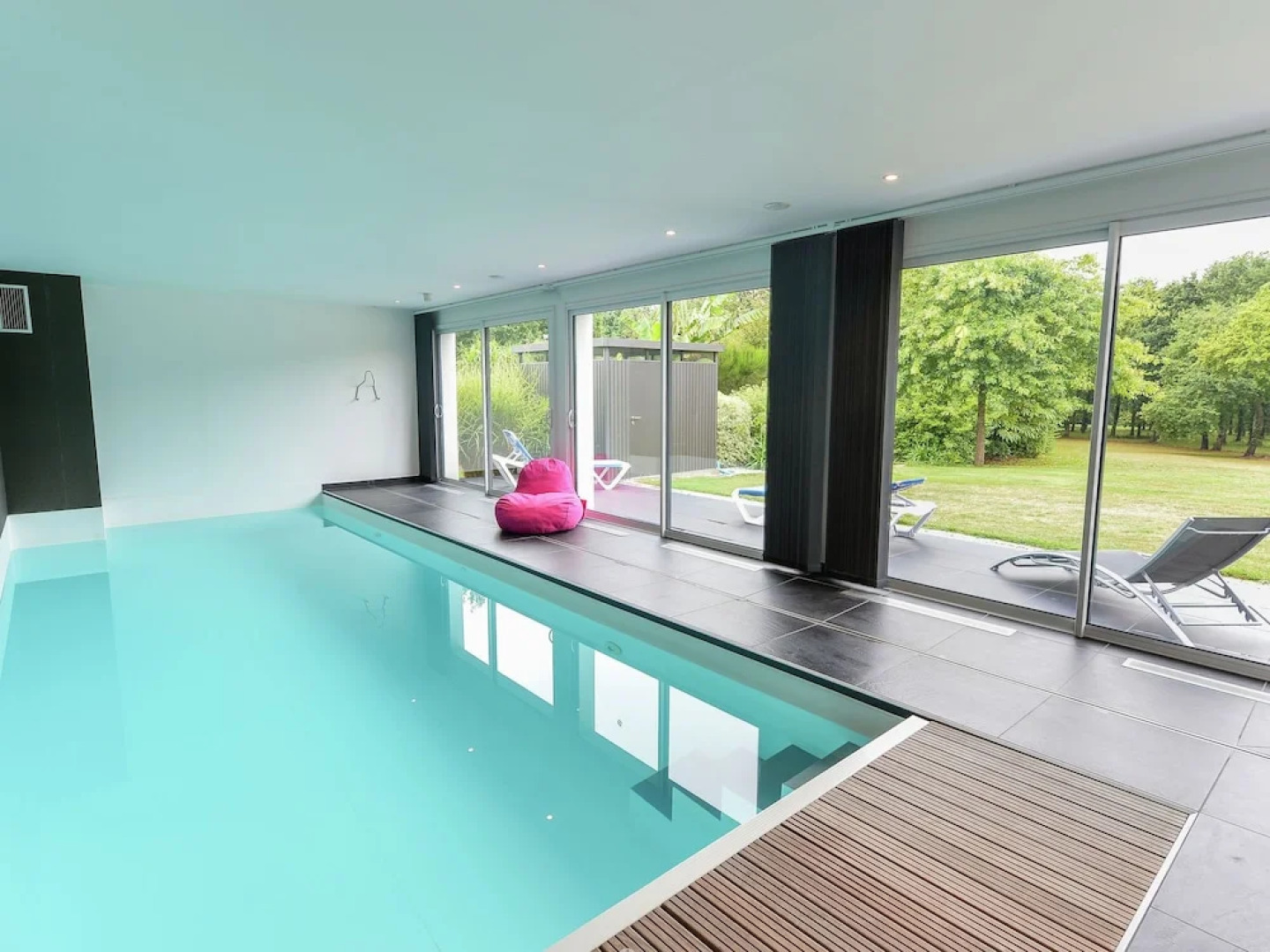 Welcoming Villa in Fouesnant With Swimming Pool