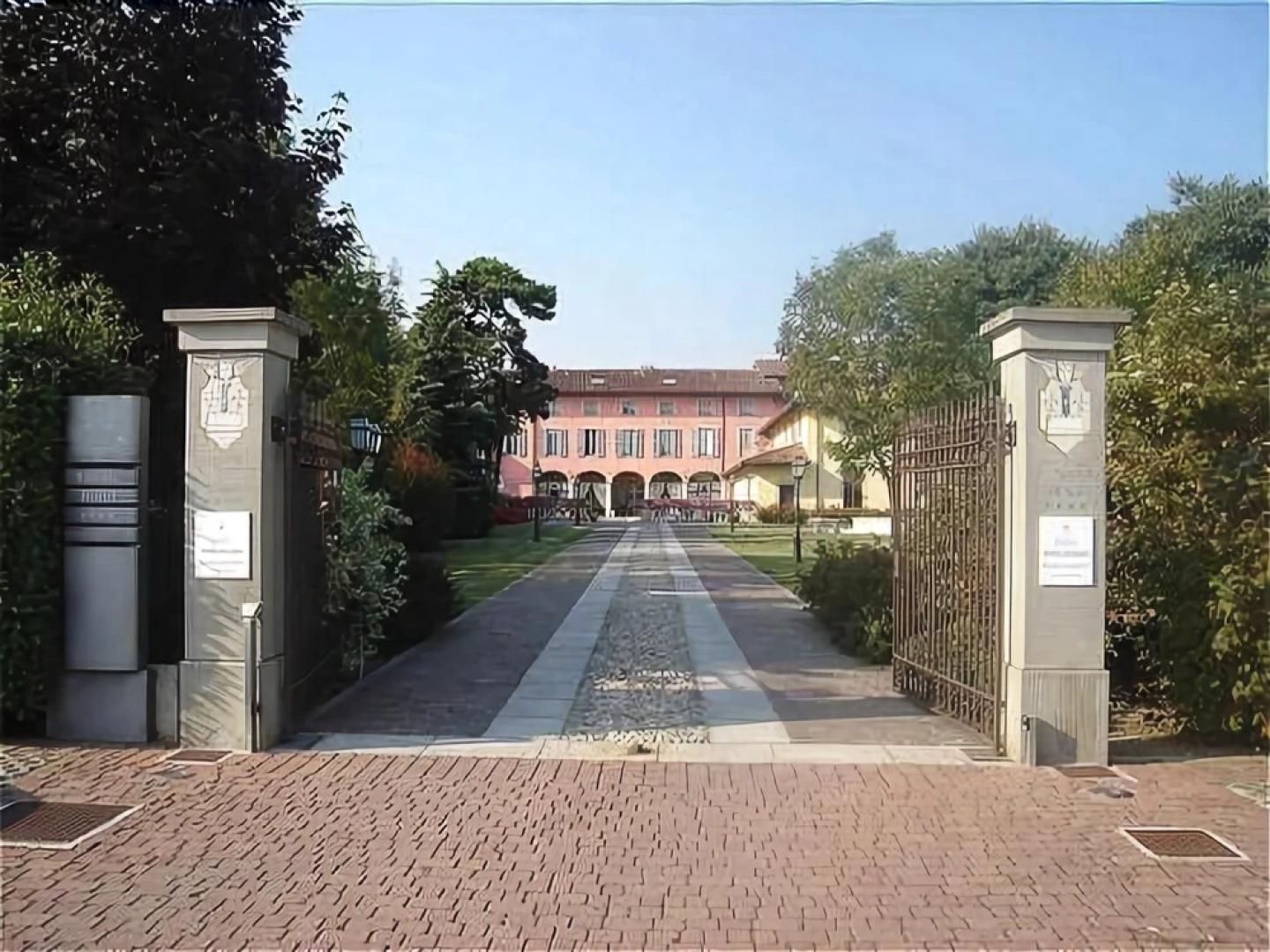 Bes Hotel La Muratella