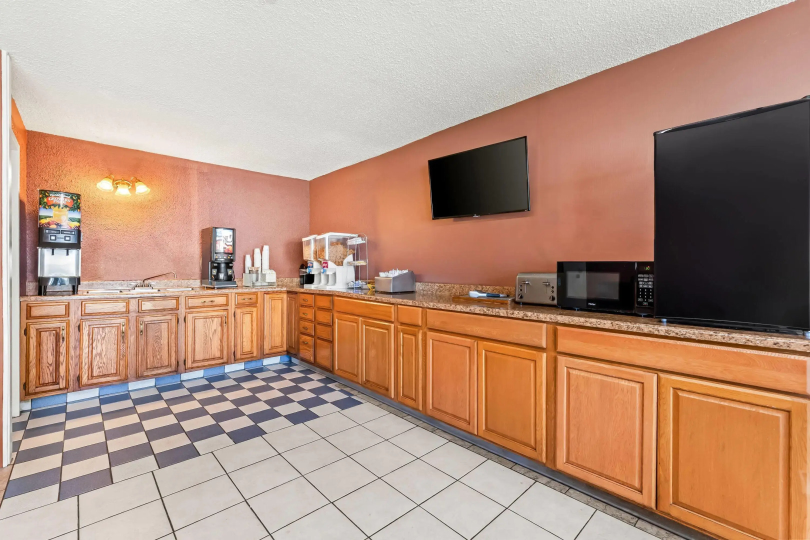 Howard Johnson by Wyndham Albany