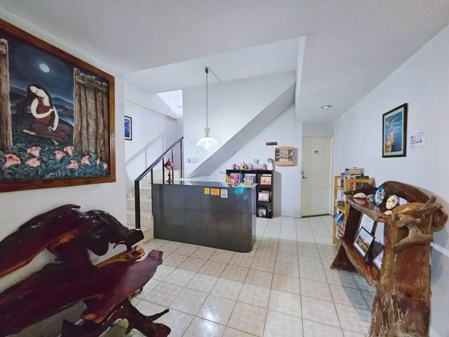 P California Inter Hostel