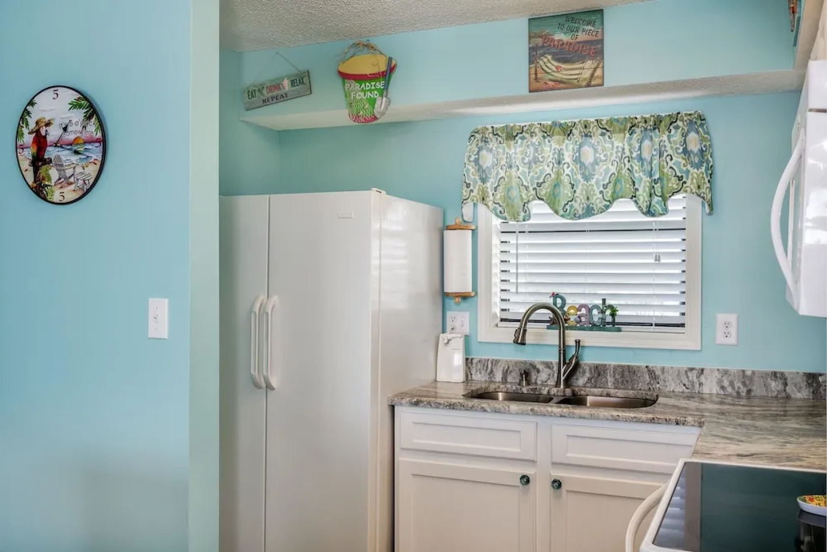 Seaside Beach and Raquet 4710