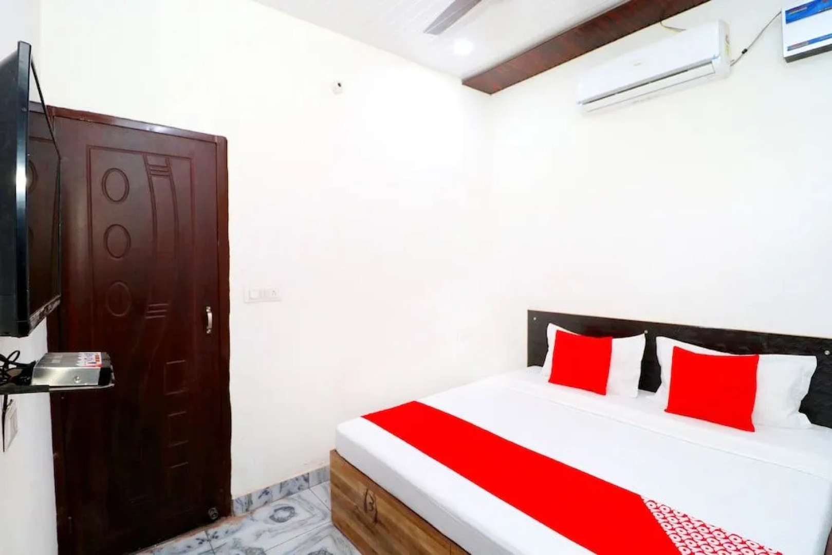 Oyo 41965 Hotel New Bury