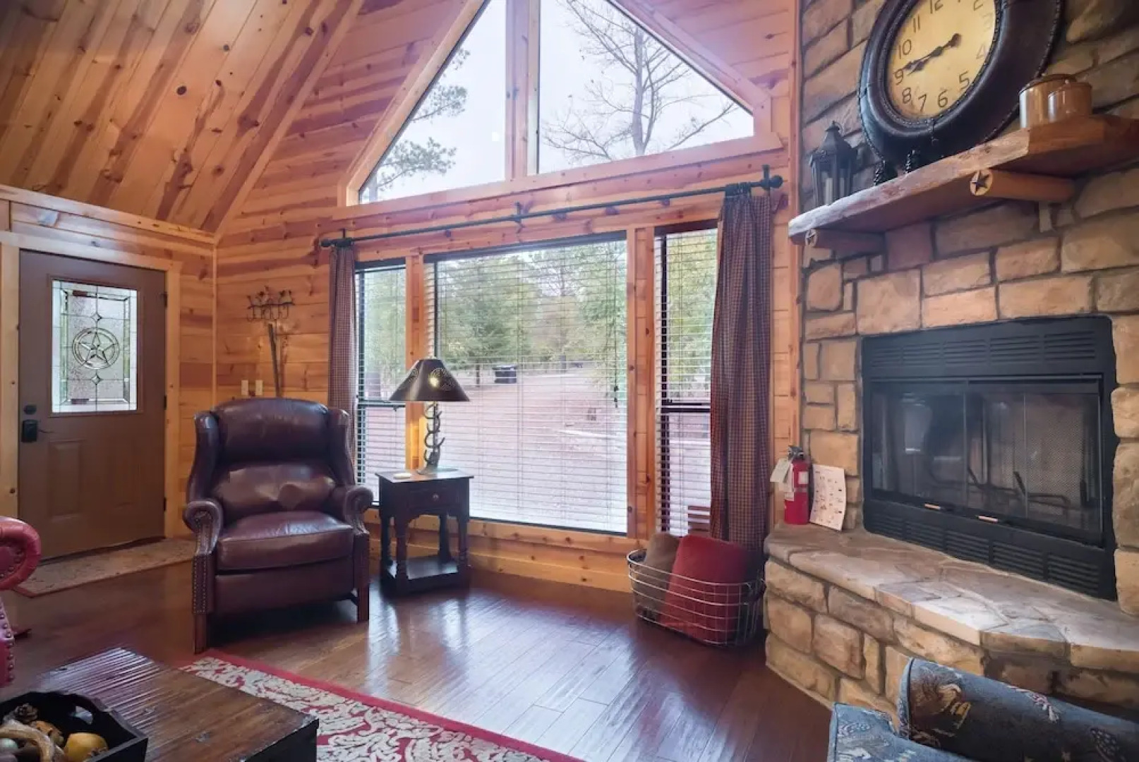 Copper Creek Open Cabin With Game Room and Hot Tub on the Deck by Redawning