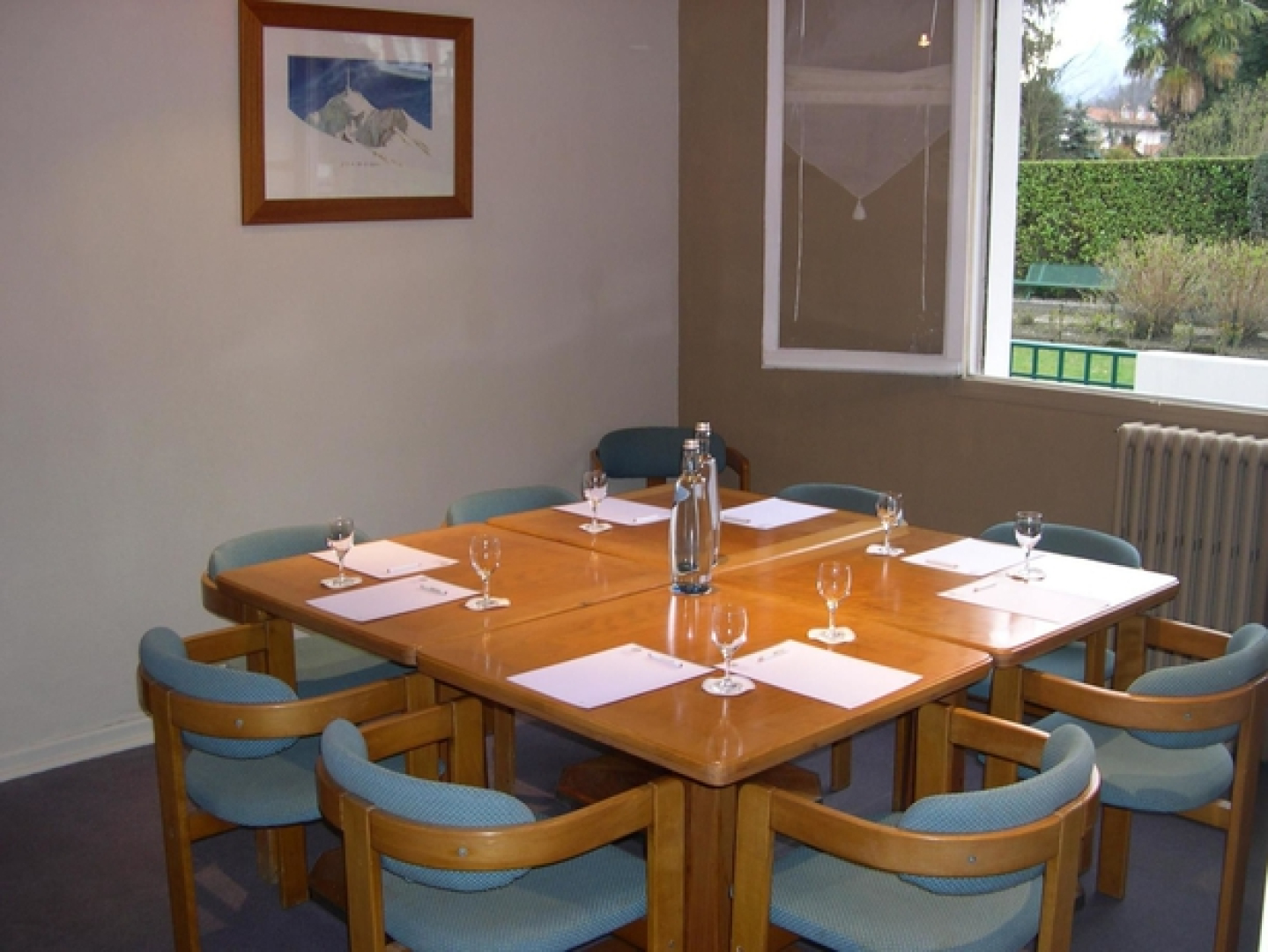 Le Miramont Rest. Des Petits Pois Sont Rouge