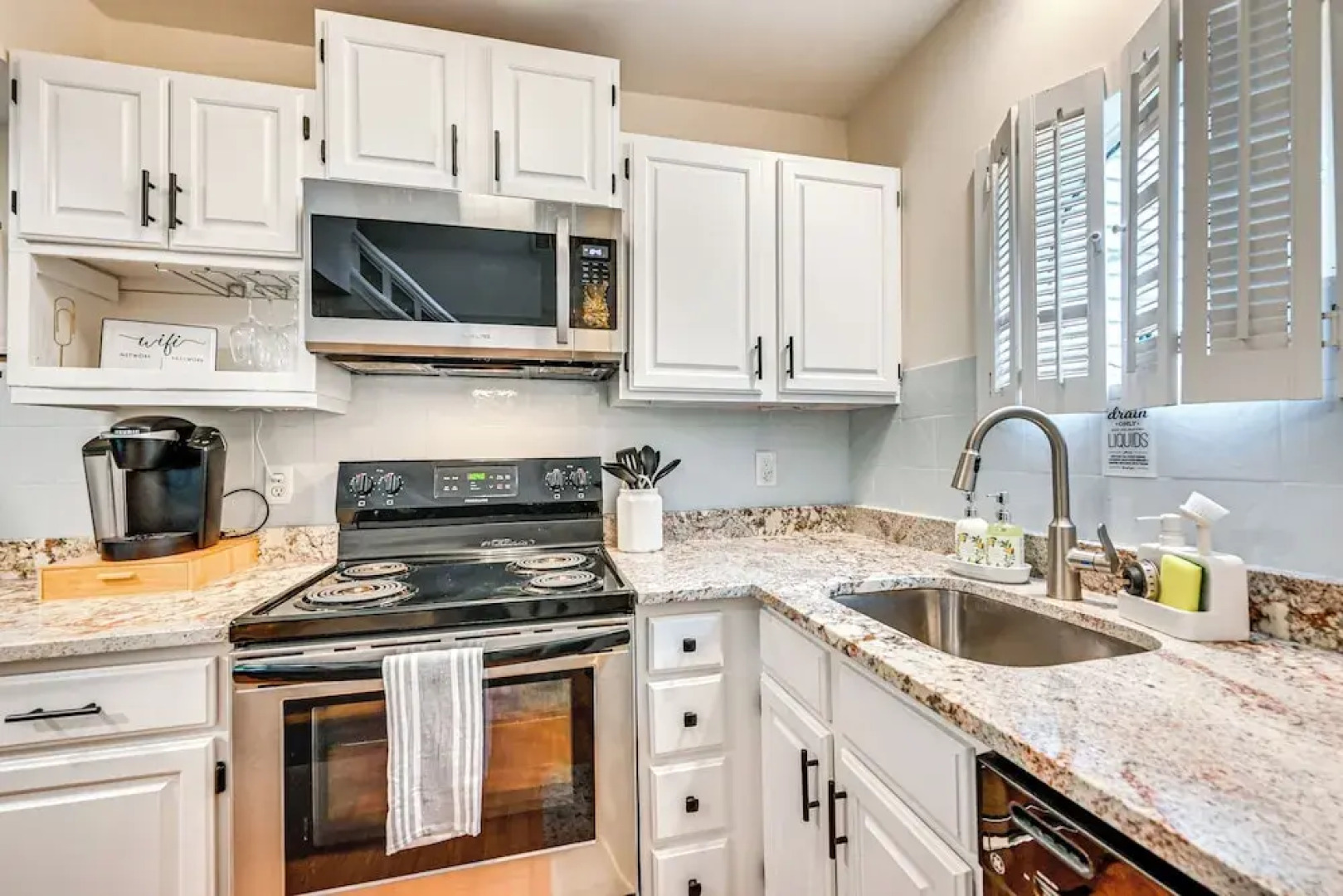 1 Mi to Mohegan Sun: Studio w/ Pool Access