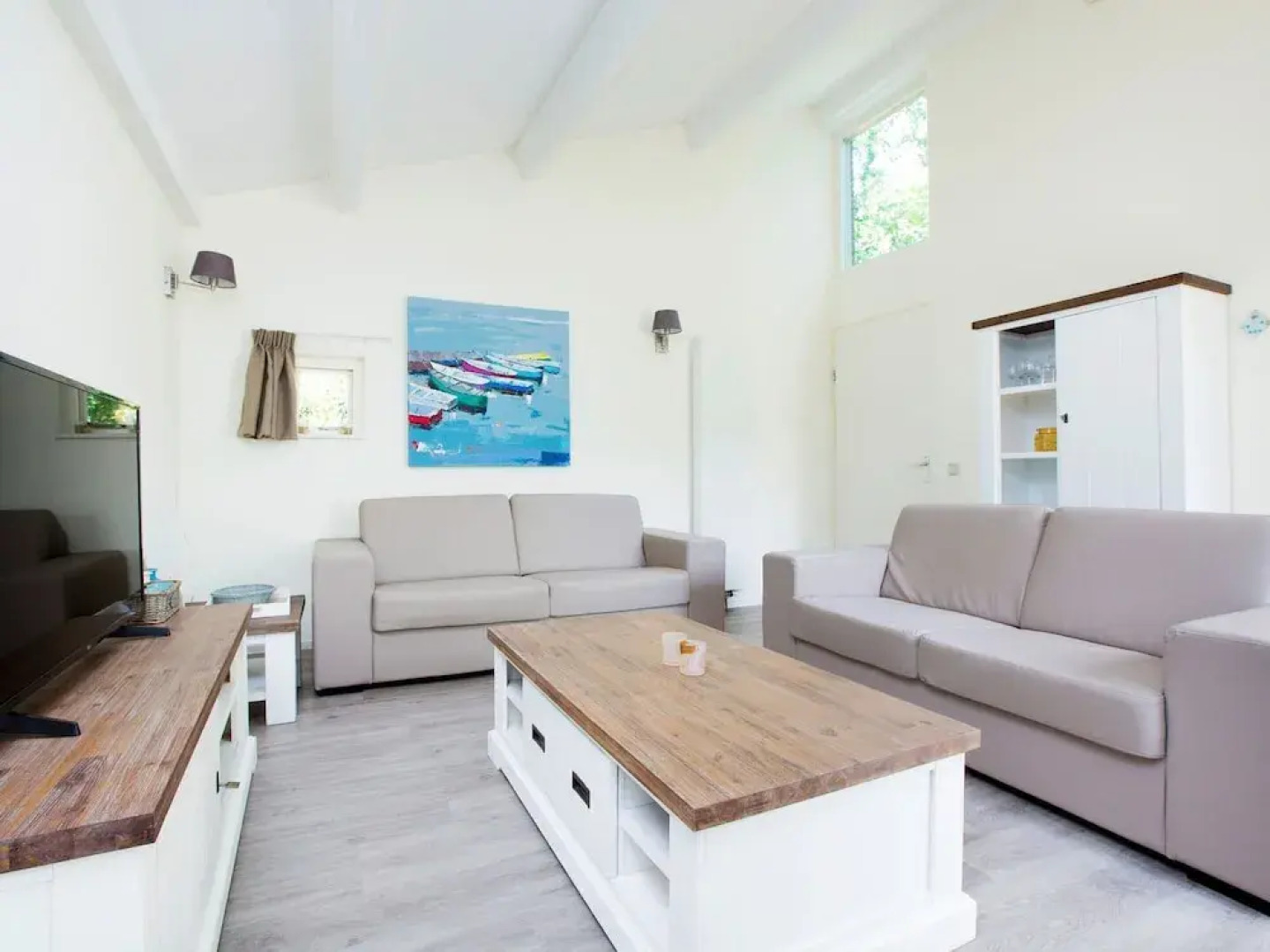 Restyled Holiday Home with Fireplace near Beach