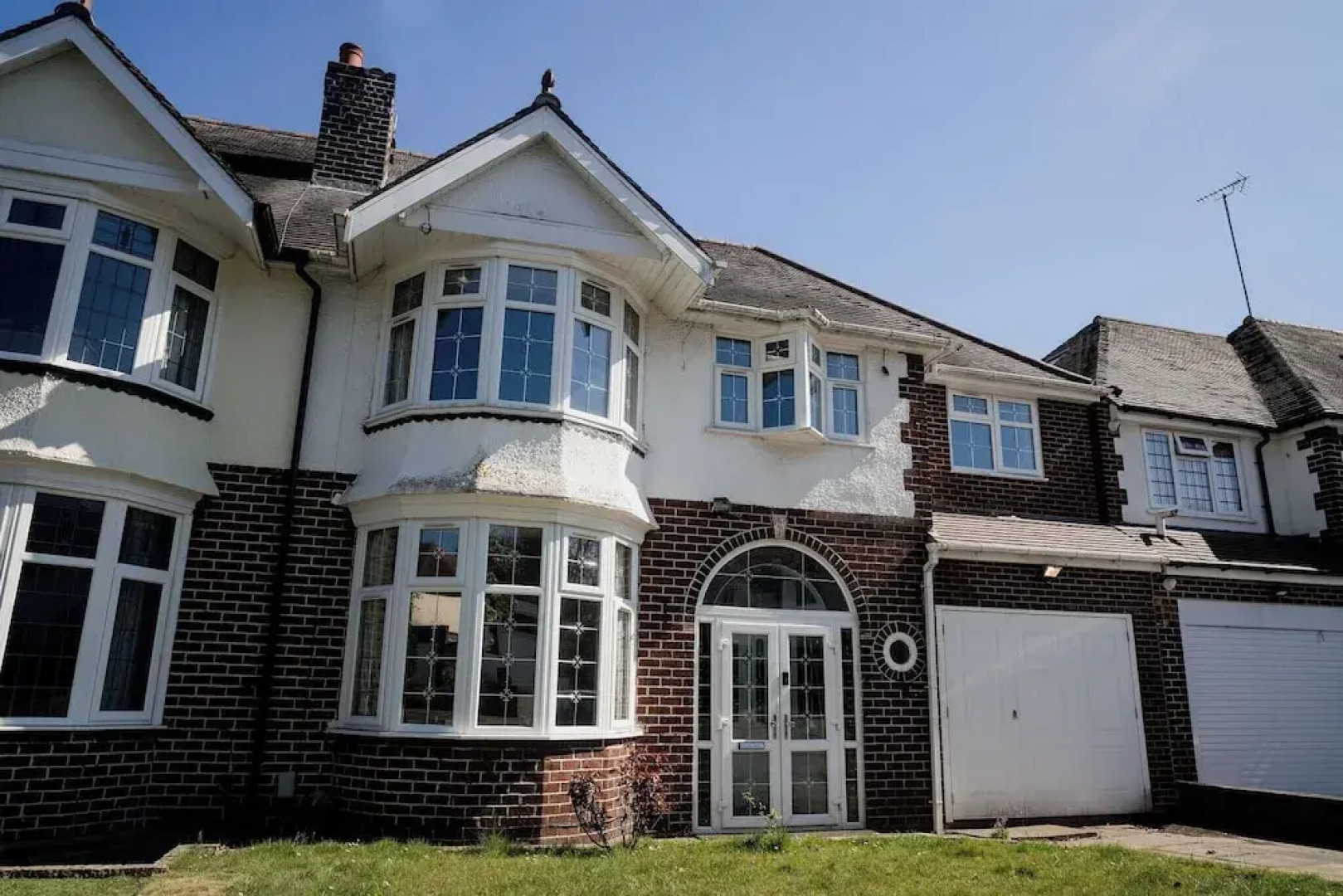 6-bed House - Sleeps 13 - Families & Contractors