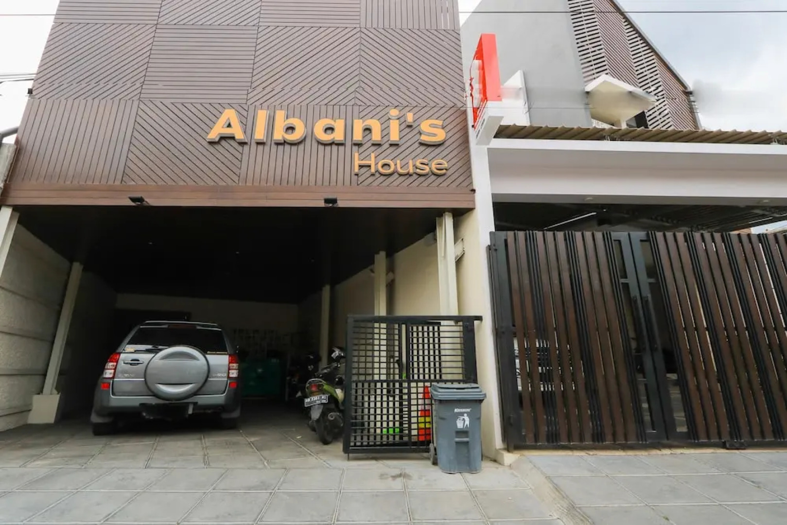 OYO 2267 Albani's Family Residence