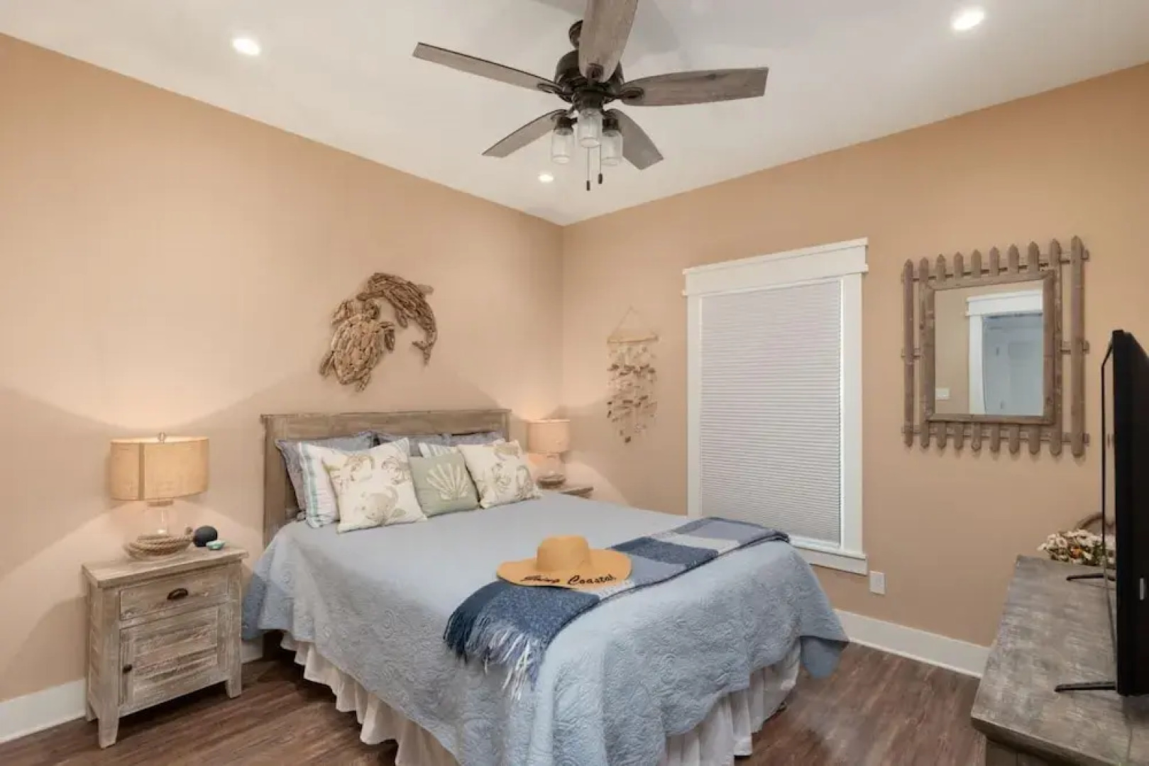 Upscale Charming Island Cottage