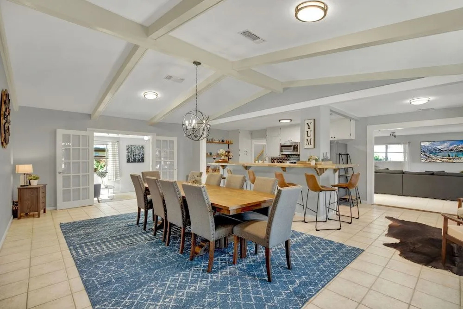 Huge Luxury Home Hot Tub and Sauna 2 mi to Dwntn