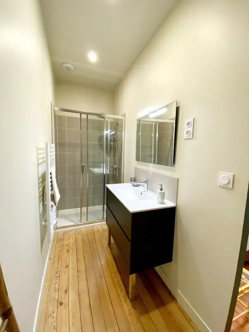 Chaleureuse Maison Avec Grande Terrasse au Calme