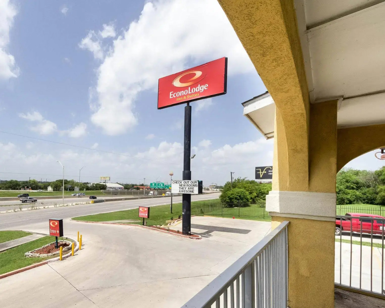Econo Lodge Inn & Suites San Antonio near Frost Bank Center